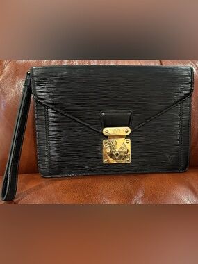 LV Noir Epi Leather Sellier Dragonne Clutch Pouchette EUC Like New! FRANCE 2004